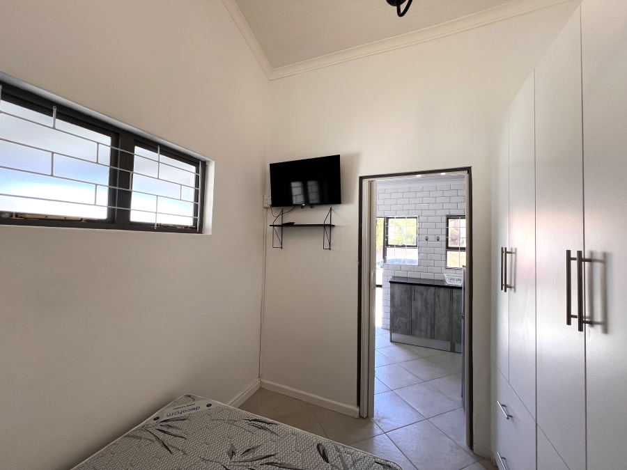 To Let 1 Bedroom Property for Rent in Flamingo Vlei Western Cape